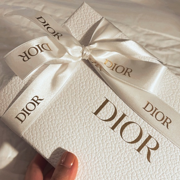 Brand new mini Lady Dior wallet
Box/dust bag ✔️ - Picture 5 of 5